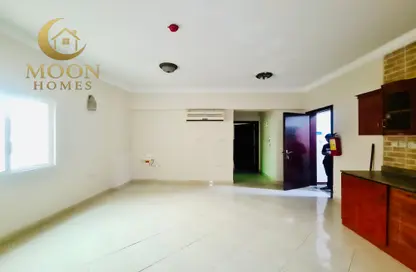 Apartment - 1 Bedroom - 1 Bathroom for rent in Umm Ghwailina Comm - Umm Ghuwalina - Umm Ghuwailina - Doha