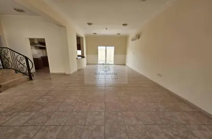 Compound - 5 Bedrooms - 4 Bathrooms for rent in Al Maamoura - Al Maamoura - Doha