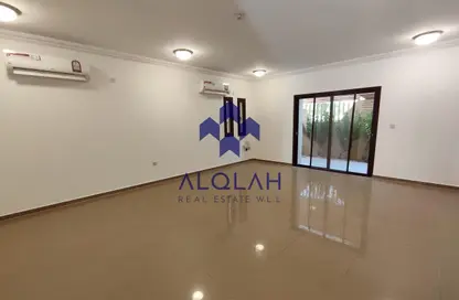 فيلا - 4 غرف نوم - 4 حمامات للايجار في شارع النعيجة - النعيجة - الدوحة