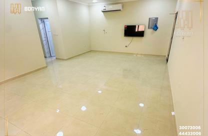 Apartment - 2 Bedrooms - 2 Bathrooms for rent in Al Nasr Twin Towers - West Bay - Doha