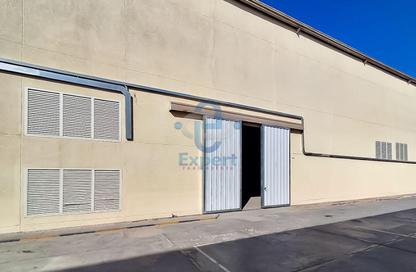 Warehouse - Studio - 2 Bathrooms for rent in Industrial Area 2 - Industrial Area - Industrial Area - Doha
