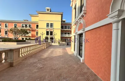 Apartment - 3 Bedrooms - 4 Bathrooms for rent in Teatro - Qanat Quartier - The Pearl Island - Doha