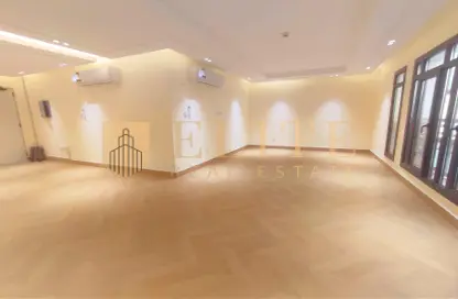 شقة - 2 غرف نوم - 2 حمامات للايجار في شارع النصر - النصر - الدوحة