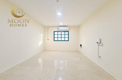 Apartment - 2 Bedrooms - 2 Bathrooms for rent in Umm Ghuwailina 4 - Umm Ghuwailina - Doha