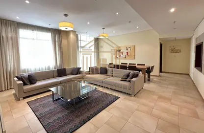 شقة - 3 غرف نوم - 5 حمامات للايجار في شارع انس - فريج بن محمود الشمالي - فريج بن محمود - الدوحة