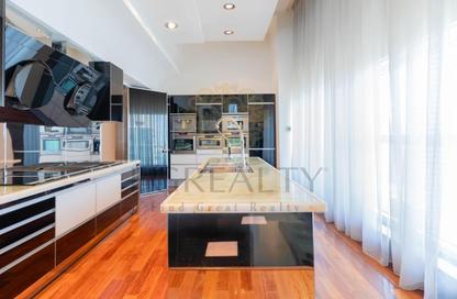 Penthouse - 3 Bedrooms - 5 Bathrooms for rent in West Bay Tower - West Bay - West Bay - Doha