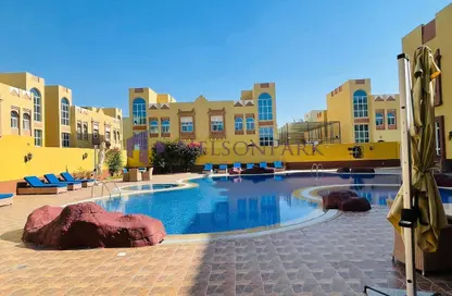 مجمع سكني - 4 غرف نوم - 5 حمامات للايجار في شارع  بو هامو - أبو هامور - الدوحة