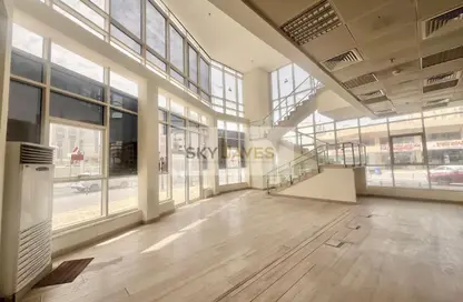 Show Room - Studio - 1 Bathroom for rent in Fereej Bin Mahmoud - Doha