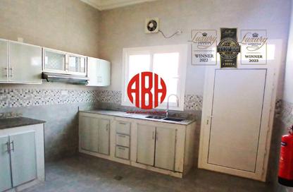 مجمع سكني - 6 غرف نوم - 7 حمامات للايجار في شارع المرخية - المرخية - الدوحة