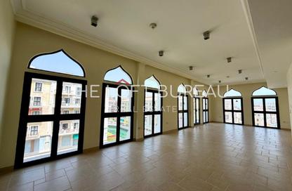 Apartment - 3 Bedrooms - 5 Bathrooms for rent in Carnaval - Qanat Quartier - The Pearl Island - Doha