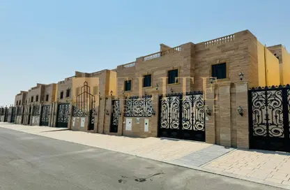 Townhouse - 3 Bedrooms - 3 Bathrooms for rent in Umm Ghwailina Comm - Umm Ghuwalina - Umm Ghuwailina - Doha