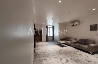Apartment - 2 Bedrooms - 2 Bathrooms for rent in Bin Omran - Fereej Bin Omran - Doha Apartment - 2 Bedrooms - 2 Bathrooms for rent in Bin Omran - Fereej Bin Omran - Doha