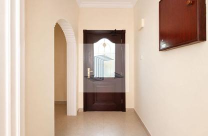 Apartment - 2 Bedrooms - 2 Bathrooms for rent in Les Roses Executive Apartments 3 - Al Mansoura - Doha