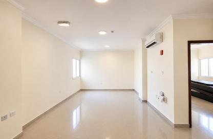 Apartment - 2 Bedrooms - 2 Bathrooms for rent in Bin Omran 35 - Fereej Bin Omran - Doha