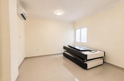 Apartment - 2 Bedrooms - 2 Bathrooms for rent in Bin Omran 35 - Fereej Bin Omran - Doha