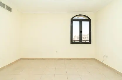 شقة - غرفة نوم - 2 حمامات للايجار في شارع السد - السد - الدوحة شقة - غرفة نوم - 2 حمامات للايجار في شارع السد - السد - الدوحة