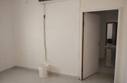 Apartment - 2 Bedrooms - 1 Bathroom for rent in Umm Ghuwailina 4 - Umm Ghuwailina - Doha