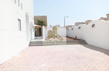 مجمع سكني - 4 غرف نوم - 5 حمامات للايجار في فلل عين خالد - عين خالد - الدوحة