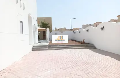 مجمع سكني - 4 غرف نوم - 5 حمامات للايجار في فلل عين خالد - عين خالد - الدوحة