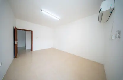 شقة - 3 غرف نوم - 3 حمامات للايجار في اي بي 16 - دوحة الجديد - الدوحة