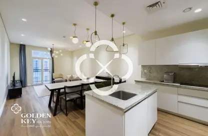 Apartment - 2 Bedrooms - 3 Bathrooms for rent in The Garden - Floresta Gardens - The Pearl Island - Doha