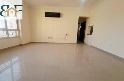 Apartment - 1 Bedroom - 1 Bathroom for rent in Umm Ghwailina Comm - Umm Ghuwalina - Umm Ghuwailina - Doha