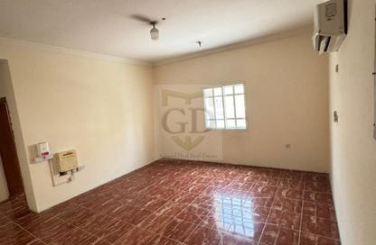 Apartment - 2 Bedrooms - 2 Bathrooms for rent in Bin Omran - Fereej Bin Omran - Doha Apartment - 2 Bedrooms - 2 Bathrooms for rent in Bin Omran - Fereej Bin Omran - Doha