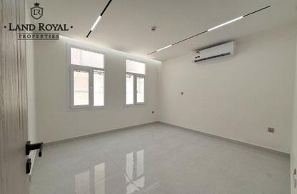 Apartment - 2 Bedrooms - 3 Bathrooms for rent in Fereej Kulaib - Doha