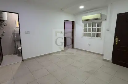 Apartment - Studio - 1 Bathroom for rent in Al Mansoura - Al Mansoura - Doha