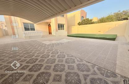 Villa - 5 - 5 for rent in Izghawa - Izghawa - Doha