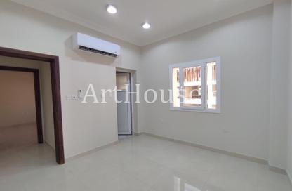 Apartment - 2 Bedrooms - 2 Bathrooms for rent in Al Nasr Street - Al Nasr - Doha