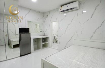 Apartment - Studio - 1 Bathroom for rent in Umm Ghuwailina 4 - Umm Ghuwailina - Doha
