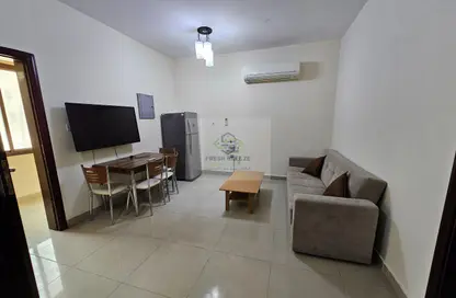 Apartment - 2 Bedrooms - 1 Bathroom for rent in Ramada Commercial Building - Al Rawabi Street - Al Muntazah - Doha