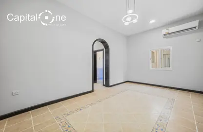 شقة - 3 غرف نوم - 3 حمامات للايجار في شقق مساكن المطار القديم - طريق المطار القديم - الدوحة شقة - 3 غرف نوم - 3 حمامات للايجار في شقق مساكن المطار القديم - طريق المطار القديم - الدوحة