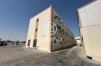 سكن عمال - استوديو - 8 حمامات للايجار في شارع الصناعية الشرقي - بركة العوامر - الوكرة