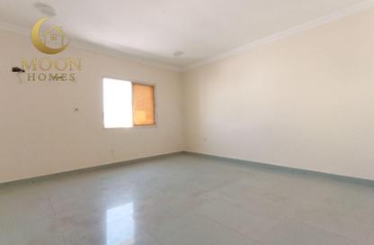 Apartment - 2 Bedrooms - 2 Bathrooms for rent in Umm Ghuwalina - Umm Ghuwailina - Doha