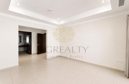 Apartment - 1 Bedroom - 2 Bathrooms for rent in West Porto Drive - Porto Arabia - The Pearl Island - Doha