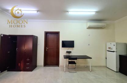 Apartment - Studio - 1 for rent in Umm Ghwailina Comm - Umm Ghuwalina - Umm Ghuwailina - Doha