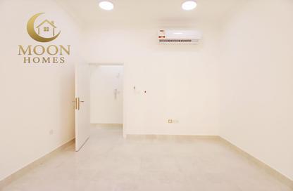 Apartment - 2 Bedrooms - 3 Bathrooms for rent in Al Mansoura - Al Mansoura - Doha