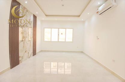 Apartment - 2 Bedrooms - 3 Bathrooms for rent in Al Mansoura - Al Mansoura - Doha