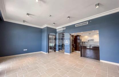 Apartment - 1 Bedroom - 2 Bathrooms for rent in Carnaval - Qanat Quartier - The Pearl Island - Doha