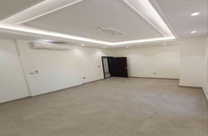 Apartment - 3 Bedrooms - 3 Bathrooms for rent in Al Nasr - Doha