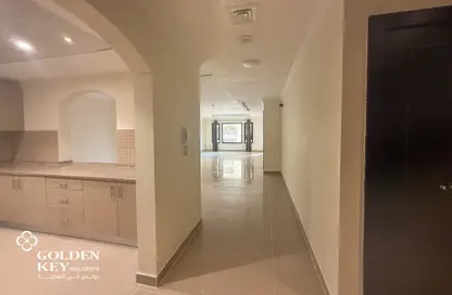 Apartment - 1 Bedroom - 2 Bathrooms for rent in West Porto Drive - Porto Arabia - The Pearl Island - Doha