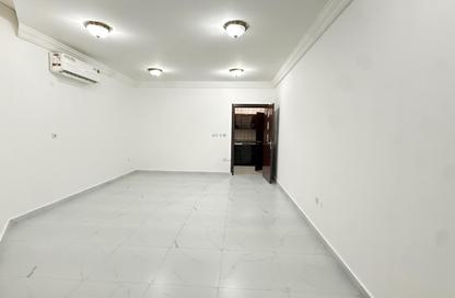 Apartment - Studio - 1 Bathroom for rent in Wholesale Market Street - Abu Hamour - Doha