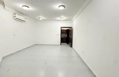 Apartment - 1 Bathroom for rent in Wholesale Market Street - Abu Hamour - Doha