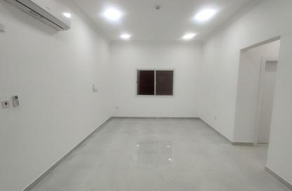 Apartment - 2 Bedrooms - 2 Bathrooms for rent in Al Mansoura - Al Mansoura - Doha