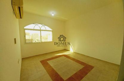 Apartment - 2 Bedrooms - 2 Bathrooms for rent in Thabit Bin Zaid Street - Al Mansoura - Doha
