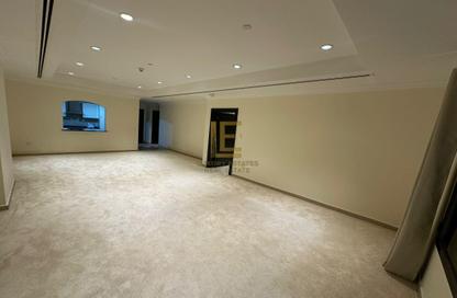 Apartment - 1 Bedroom - 2 Bathrooms for rent in West Porto Drive - Porto Arabia - The Pearl Island - Doha
