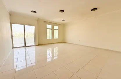 Villa - 4 Bedrooms - 5 Bathrooms for rent in Al Maamoura - Al Maamoura - Doha