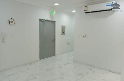 Apartment - 3 Bedrooms - 2 Bathrooms for rent in Umm Ghwailina Comm - Umm Ghuwalina - Umm Ghuwailina - Doha